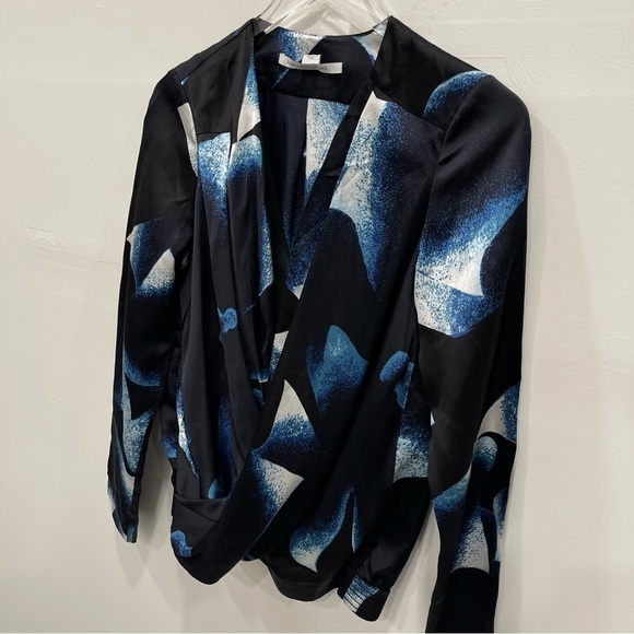 Diane Von Furstenberg New Issie Two Long Sleeve Silk Blouse Wrap Front Size 4 - Picture 3 of 9